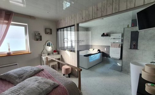House in Mont-Saint-Martin, Auvergne-Rhône-Alpes, France 1