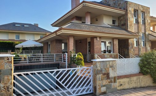 Castle for Sale in Castro-Urdiales, Cantabria, Spain