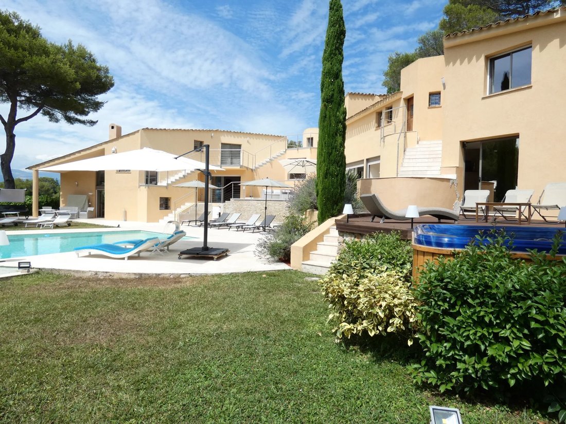 House in Mougins, Provence-Alpes-Côte d'Azur, France 2 - 15220633