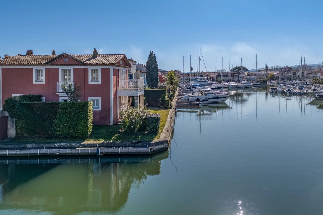 Villa in Port Grimaud, Grimaud, Provence-Alpes-Côte d'Azur 5 - 15223158