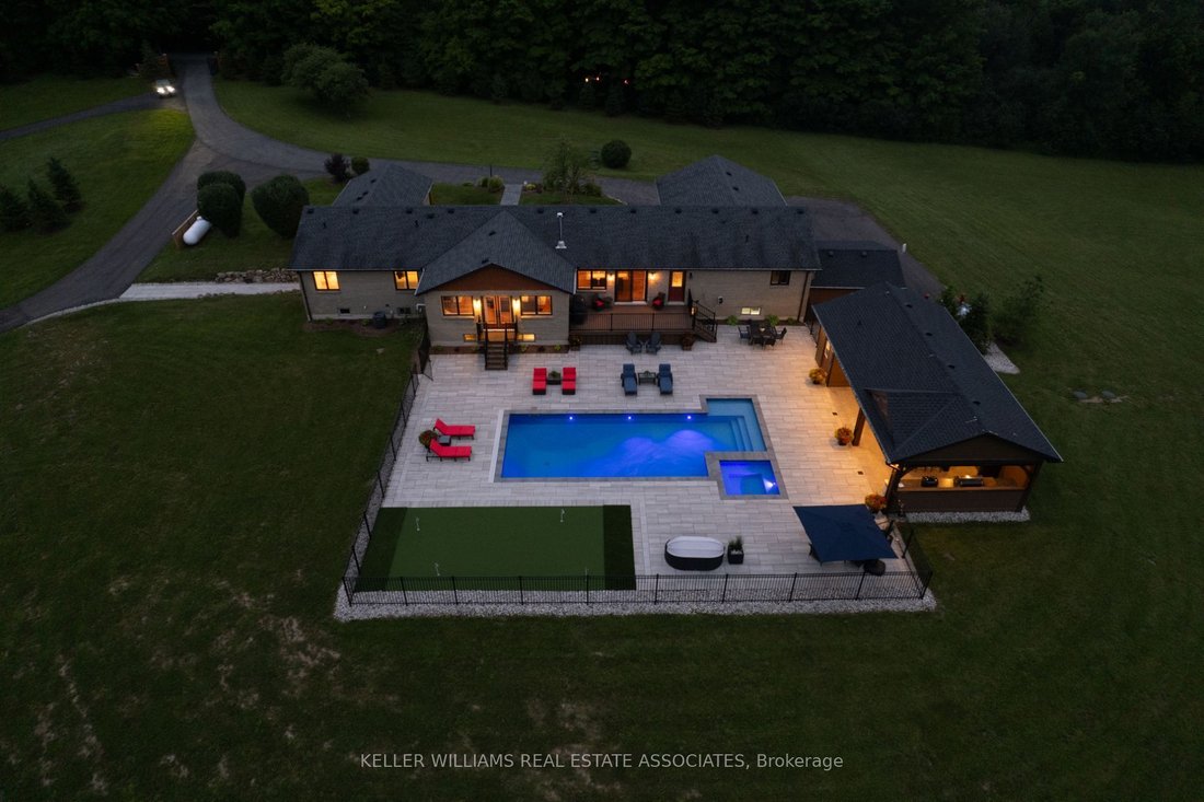 House in Hamilton, Ontario, Canada 1 - 15221252