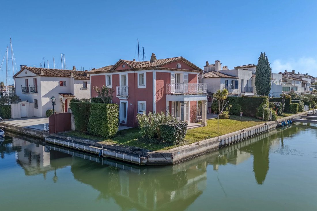 Villa in Port Grimaud, Grimaud, Provence-Alpes-Côte d'Azur 3 - 15223158