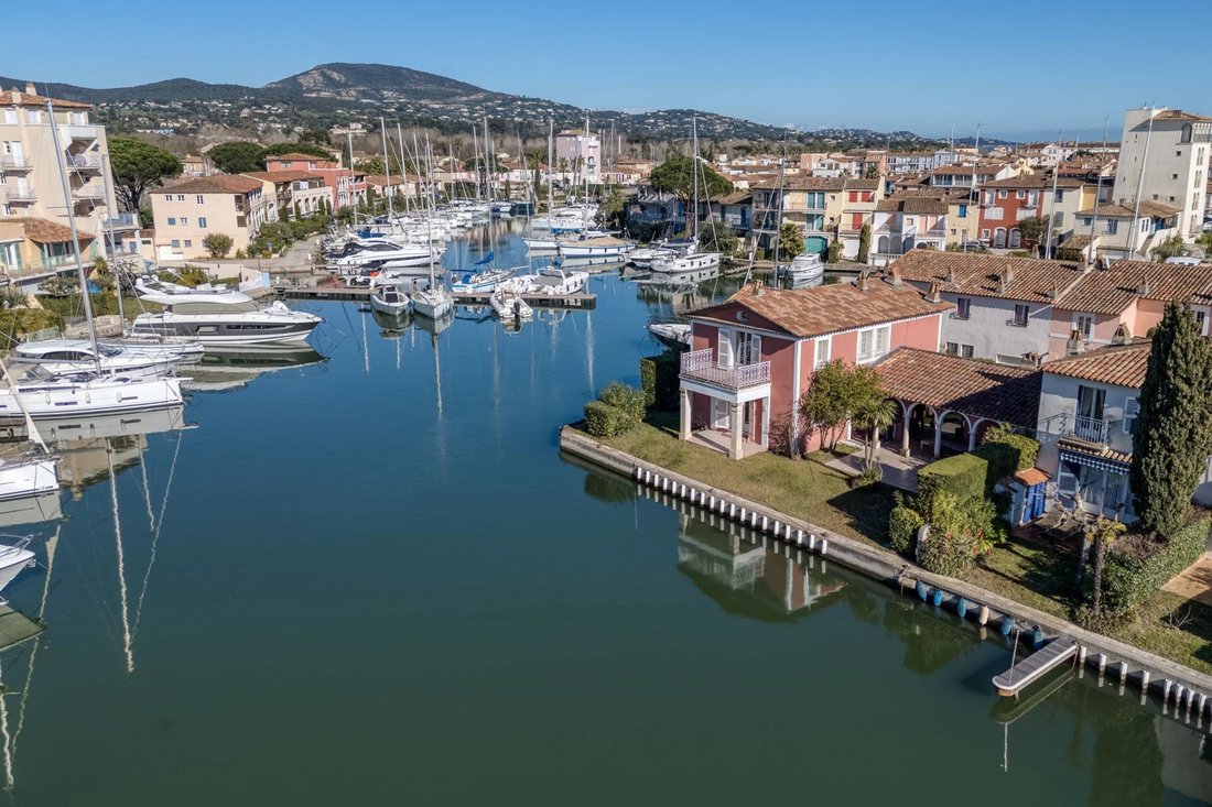 Villa in Port Grimaud, Grimaud, Provence-Alpes-Côte d'Azur 2 - 15223158