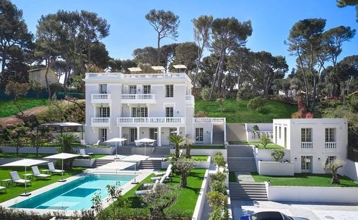 Villa in Antibes, Provence-Alpes-Côte d'Azur, France 1