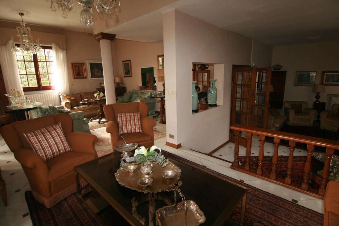 Villa in Marina di Carrara, Tuscany, Italy 1 - 15224024