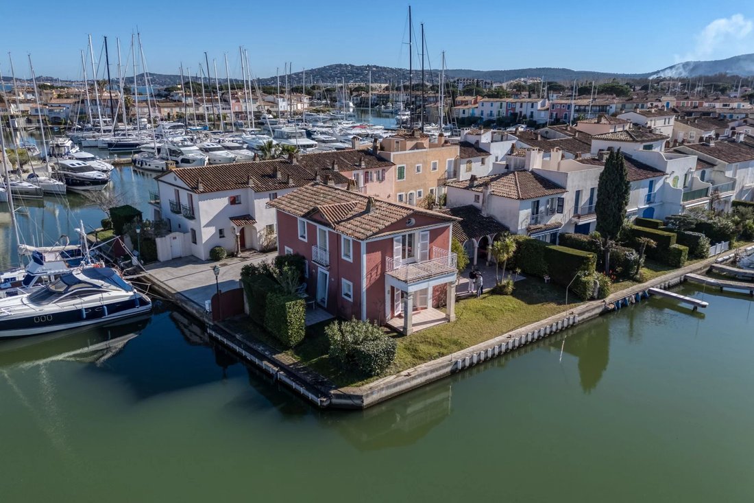 Villa in Port Grimaud, Grimaud, Provence-Alpes-Côte d'Azur 1 - 15223158