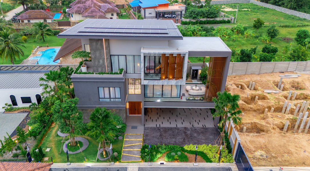 Exclusive 3-Story Luxury Villa in Pattaya – Ultimate Elegance & Comfort