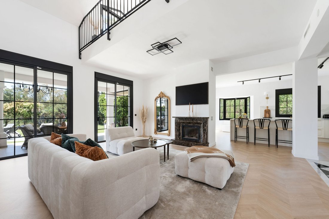 Villa in Estepona, Andalusia, Spain 2 - 15227635