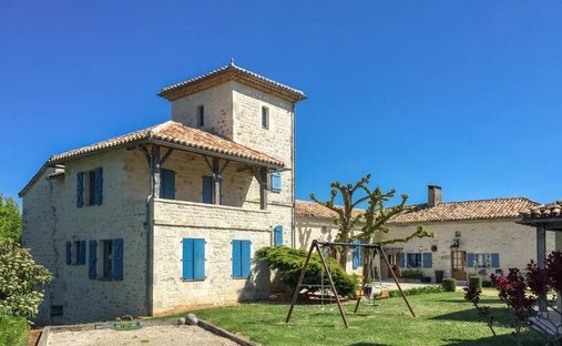 House in Montcuq, Montcuq-en-Quercy-Blanc, France 1