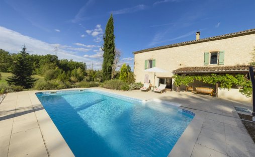 The Noble Chartreuse With Swimming Pool And Pigeoneer