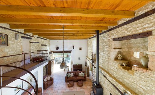 The Noble Chartreuse With Swimming Pool And Pigeoneer