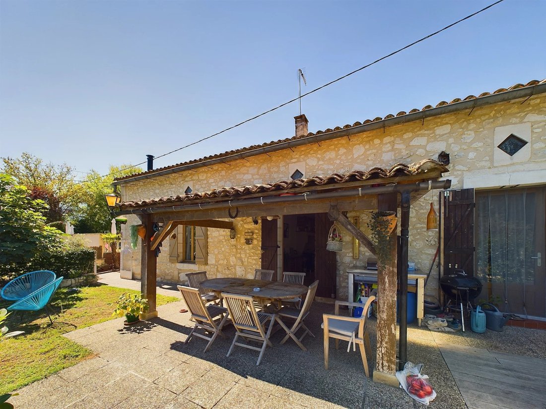 House in Sainte-Foy-la-Grande, Nouvelle-Aquitaine, France 2 - 15227938
