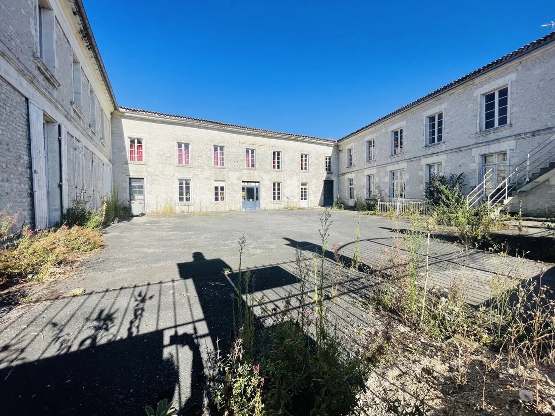 Sud, Barbezieux-Saint-Hilaire, France 1 - 15227924