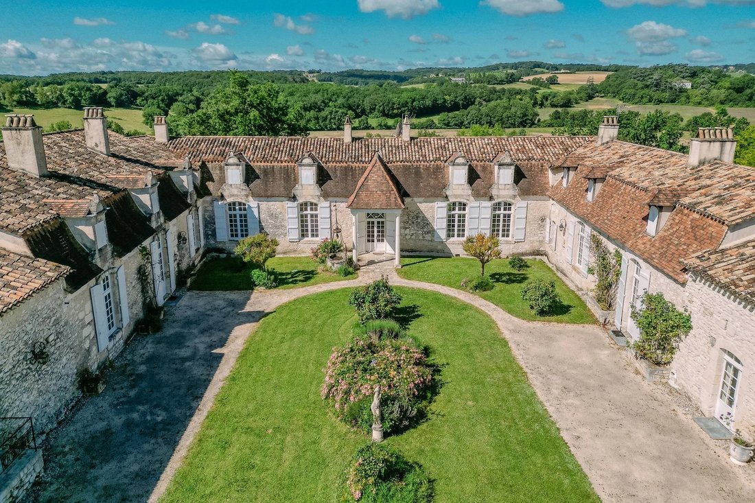 House in Monflanquin, Nouvelle-Aquitaine, France 1 - 15227996