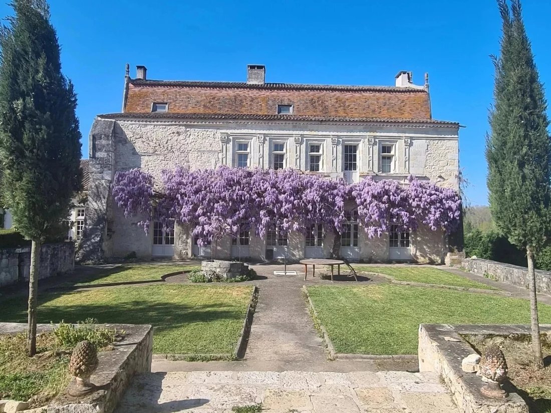 House in Sainte-Foy-la-Grande, Nouvelle-Aquitaine, France 1 - 15228182