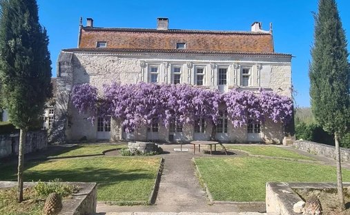 House in Sainte-Foy-la-Grande, Nouvelle-Aquitaine, France 1