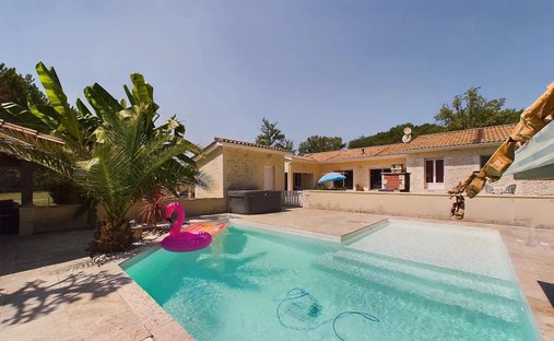 House in Issigeac, Nouvelle-Aquitaine, France 1