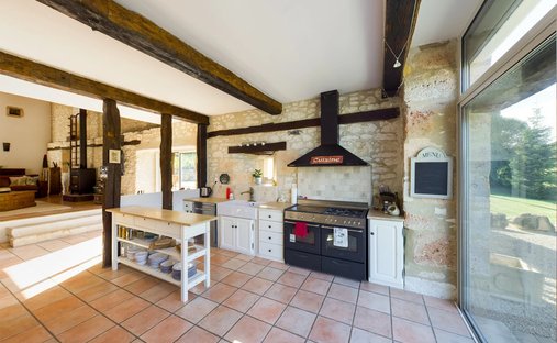 The Noble Chartreuse With Swimming Pool And Pigeoneer