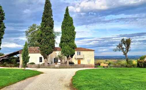 The Noble Chartreuse With Swimming Pool And Pigeoneer