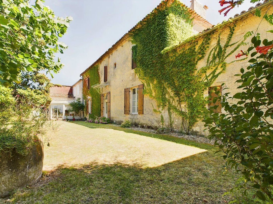House in Pineuilh, Nouvelle-Aquitaine, France 1 - 15228214