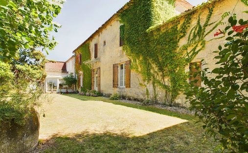 Maison à Pineuilh, Nouvelle-Aquitaine, France 1