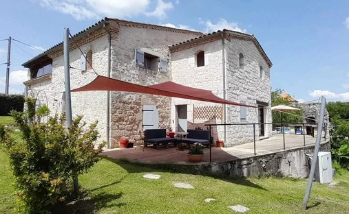 Castle for Sale in Beauville, Nouvelle-Aquitaine, France