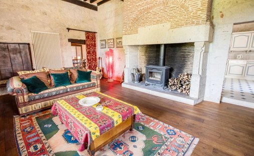 Castle for Sale in Beauville, Nouvelle-Aquitaine, France