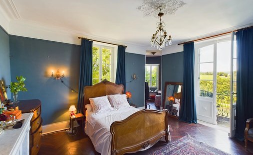 Castle for Sale in Luzech, Occitanie, France