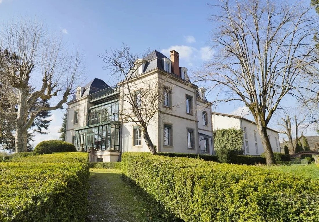 Château des Rêves: A 19th-Century Haven of Elegance & Grandeur in Occitanie