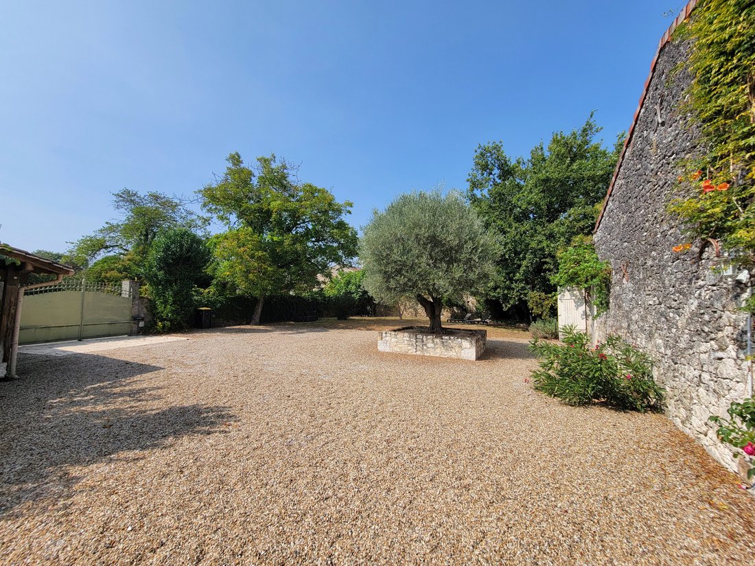 House in Port-Sainte-Foy-et-Ponchapt, Nouvelle-Aquitaine, France 2 - 15228117
