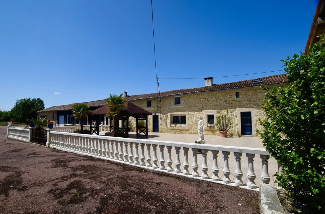 House in Villefagnan, Nouvelle-Aquitaine, France 1 - 15227903