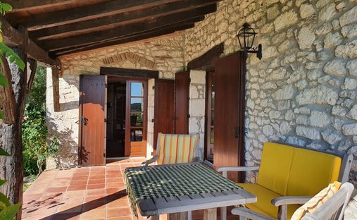 Castle for Sale in Saussignac, Nouvelle-Aquitaine, France