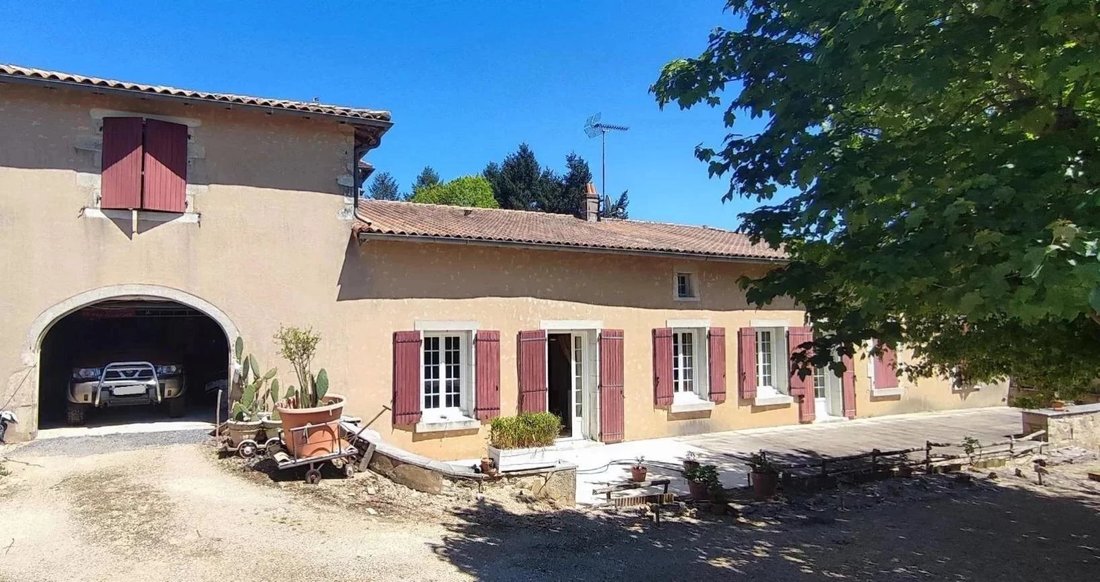 House in Vieux-Ruffec, Nouvelle-Aquitaine, France 1 - 15228130