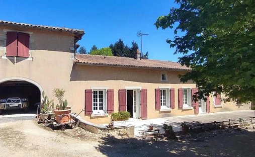 House in Vieux-Ruffec, Nouvelle-Aquitaine, France 1