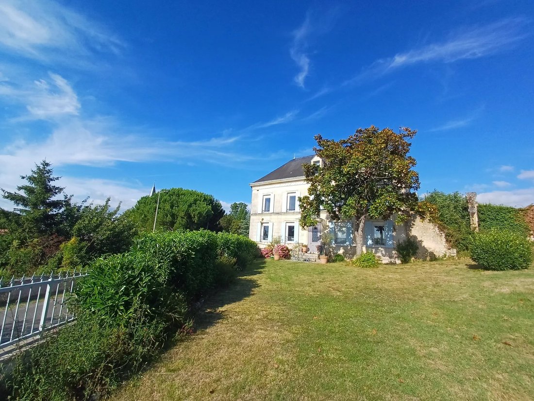 House in Saint-Thomas-de-Conac, Nouvelle-Aquitaine, France 1 - 15227960