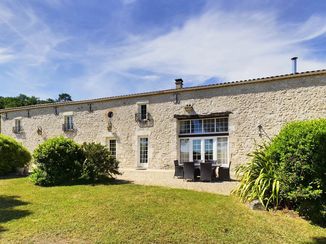 House in Sainte-Foy-la-Grande, Nouvelle-Aquitaine, France 1 - 15227997