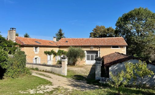 House in Montmoreau-Saint-Cybard, Montmoreau, France 1