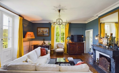 Castle for Sale in Luzech, Occitanie, France