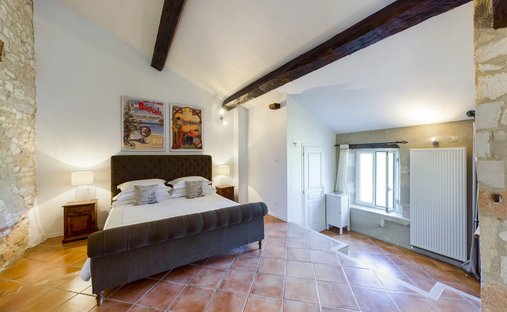 The Noble Chartreuse With Swimming Pool And Pigeoneer