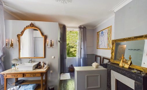 Castle for Sale in Luzech, Occitanie, France