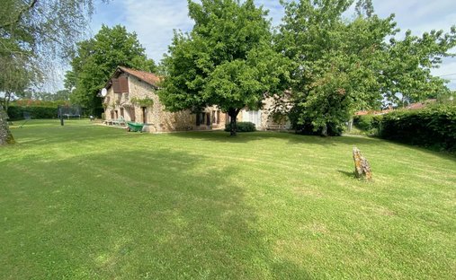 Haus in Chasseneuil-sur-Bonnieure, Neu-Aquitanien, Frankreich 1