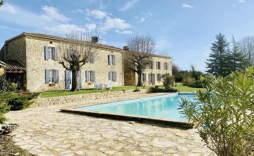 House in Sainte-Foy-la-Grande, Nouvelle-Aquitaine, France 1