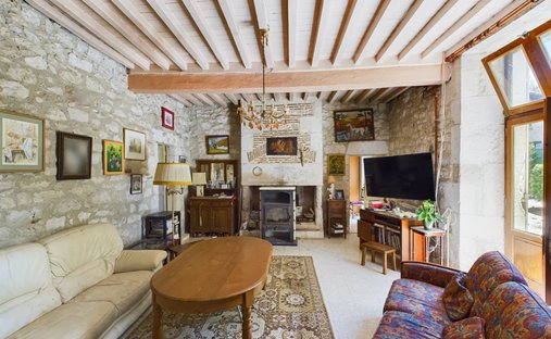 Castle for Sale in Penne-d'Agenais, Nouvelle-Aquitaine, France