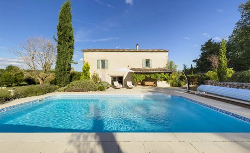 The Noble Chartreuse With Swimming Pool And Pigeoneer