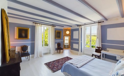 Castle for Sale in Luzech, Occitanie, France