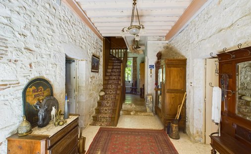 Castle for Sale in Penne-d'Agenais, Nouvelle-Aquitaine, France