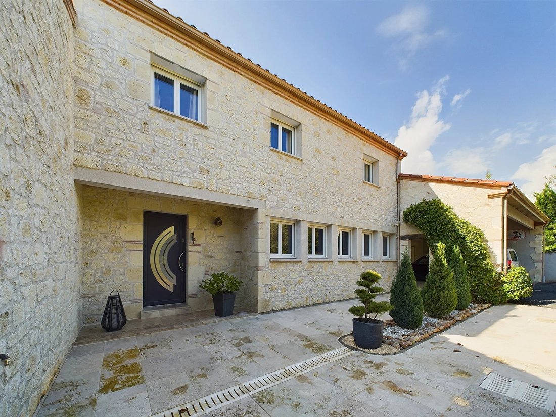 House in Saint-Pastour, Nouvelle-Aquitaine, France 3 - 15228271
