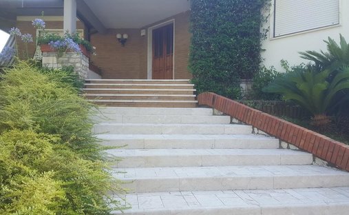 Villa in Marina di Carrara, Tuscany, Italy 1