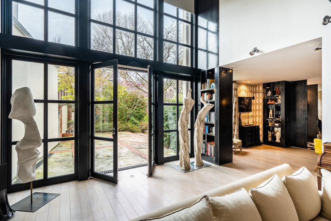 House in Paris, Île-de-France, France 1 - 12696431
