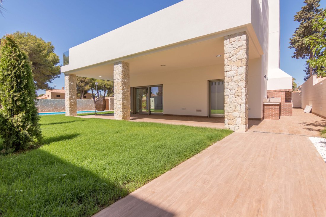Villa in Dehesa de Campoamor, Orihuela, Valencian Community 1 - 12416918